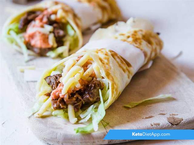 Beef wraps with red sauce