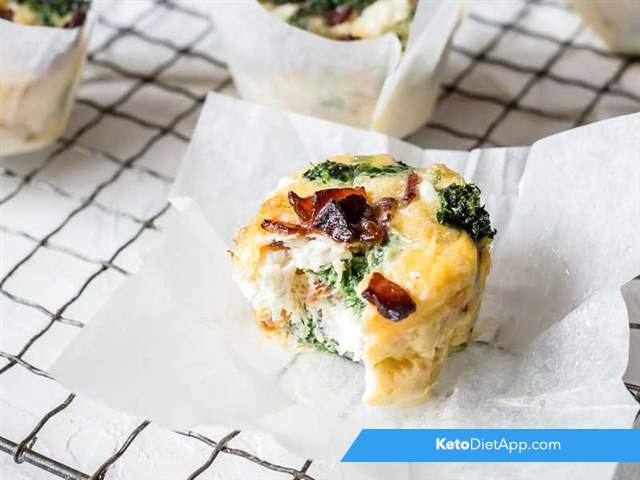 Egg muffins with goat cheese