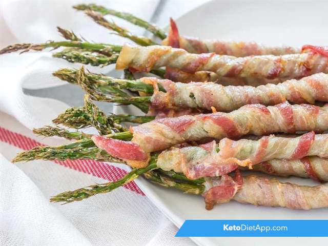 Pancetta wrapped asparagus