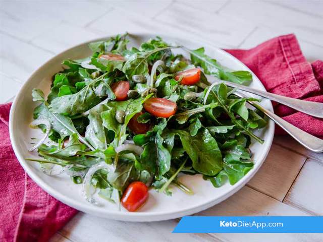 Simple tomato & rocket salad