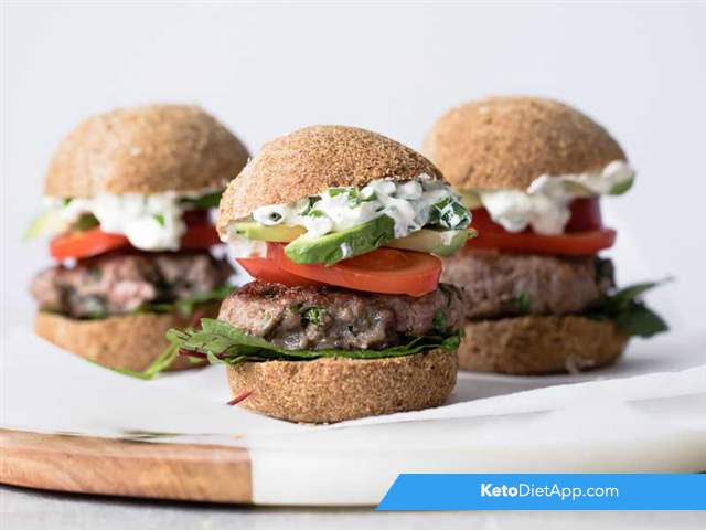 Lamburger with blue cheese