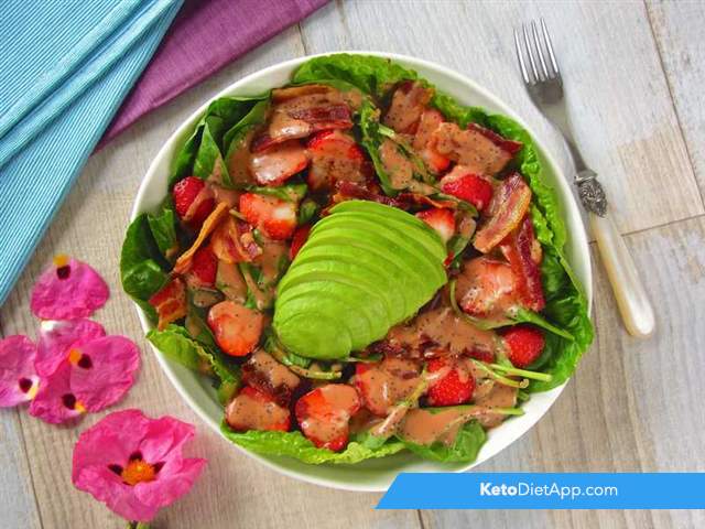 Summer avocado & berry salad