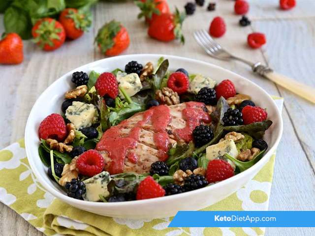 Chicken, blue cheese & berry salad