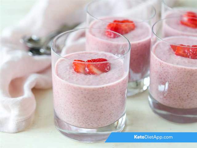 Strawberry chia pudding